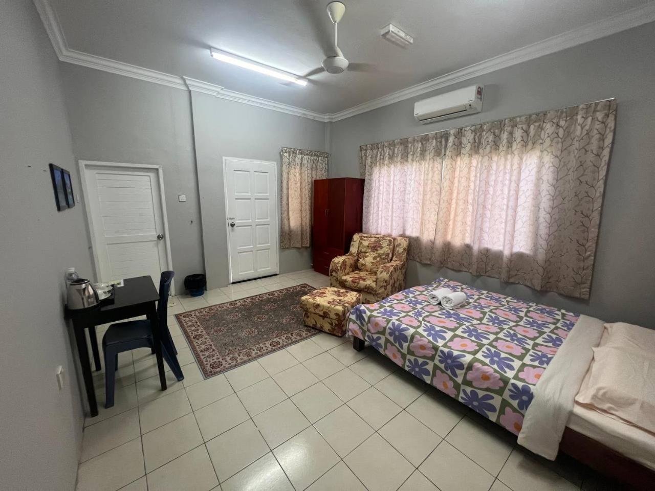 Hotel Putra Sentosa Retreat Camp, Sematan Zimmer foto